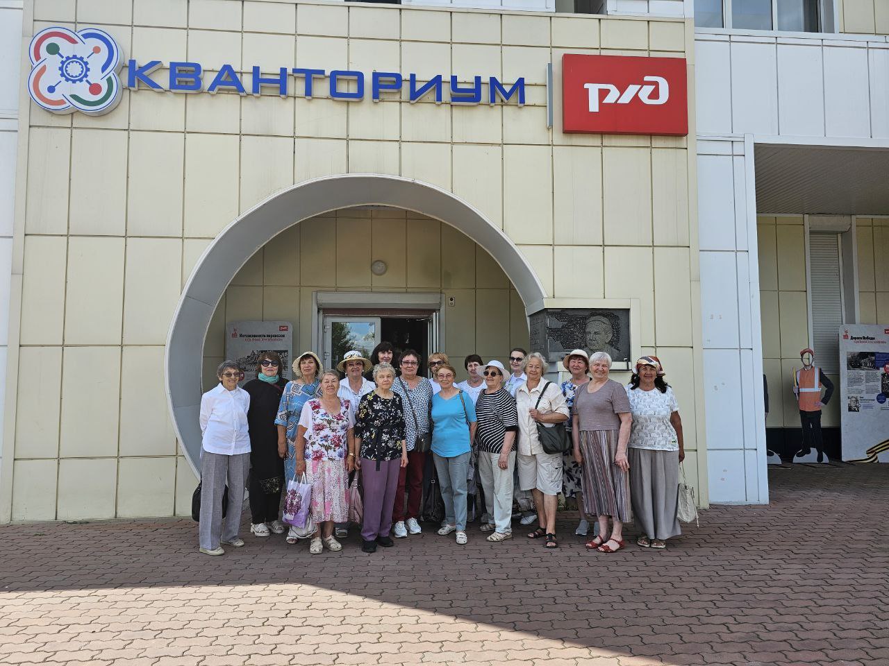 Только небо, только ветер, только радость впереди!