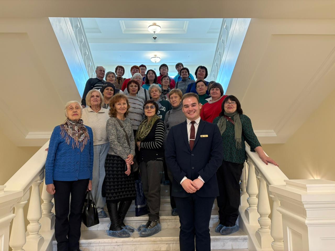 Освоение цифровых технологий дарит старшему поколению чувство уверенности и открывает новые возможности для общения, самообразования и участия в жизни общества