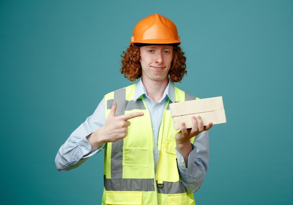 Инженер-строитель на объекте