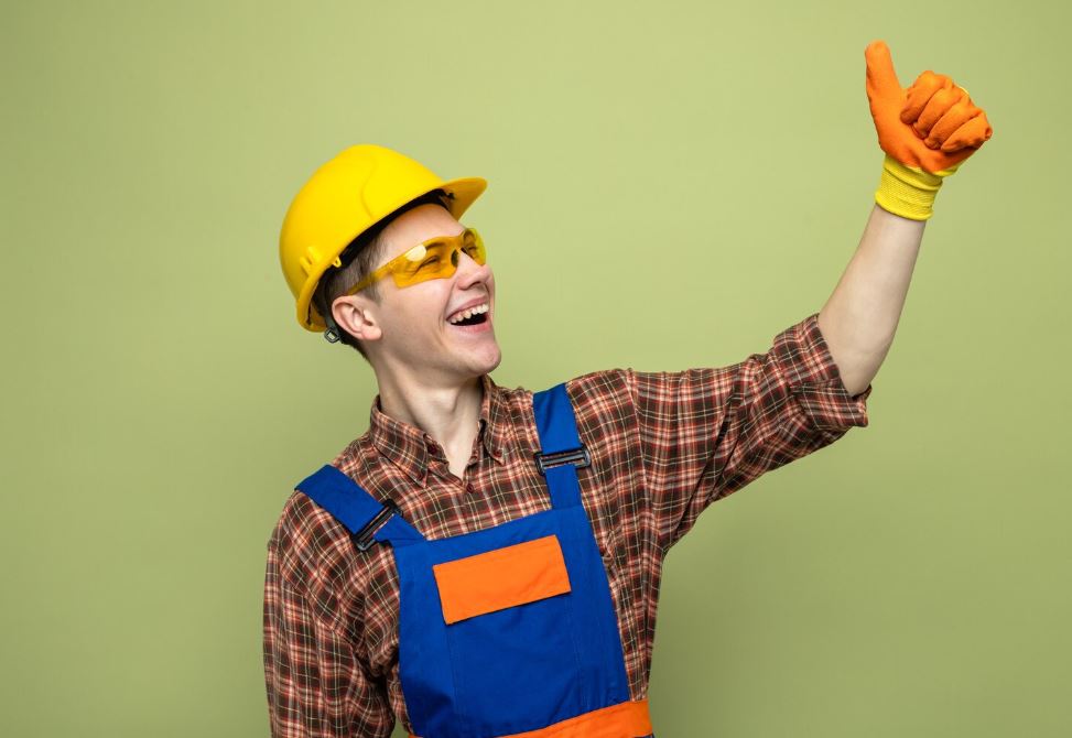 Мастер общестроительных работ в работе