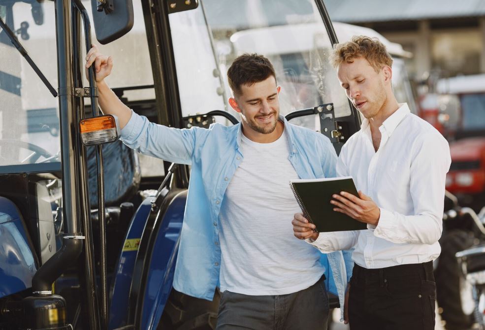 Директор фирмы по ремонту строительных машин