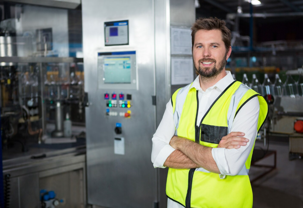 Руководитель слесарей-наладчиков КИПиА на производстве