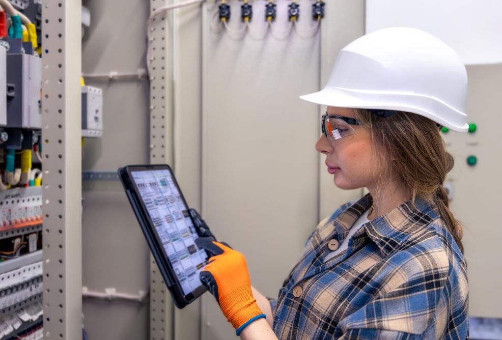 Специалист по монтажу, наладке и эксплуатации электрооборудования промышленных и гражданских зданий