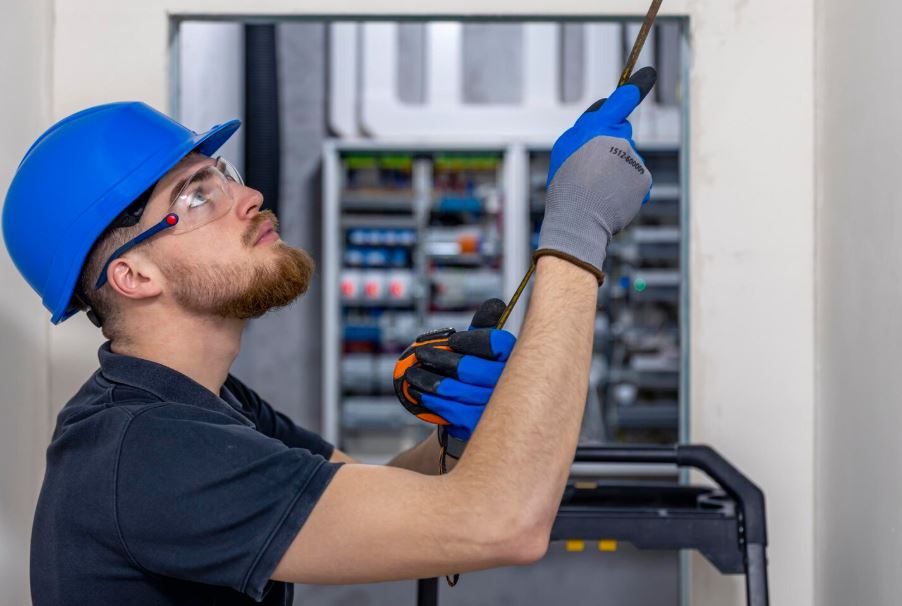 Специалист по технической эксплуатации и обслуживанию электрического и электромеханического оборудования