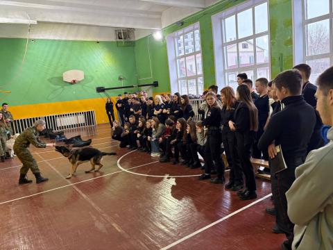 Кинологи Иркутской таможни провели познавательную встречу для студентов 