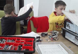 В ГБПОУ «Тулунский аграрный техникум» в рамках программы «Профессионалитет» стартовала летняя профильная смена обучающихся школ по дополнительным общеразвивающим программам «3D Моделирование», «Другая реальность», «Секреты фотошопа», «Робототехника»